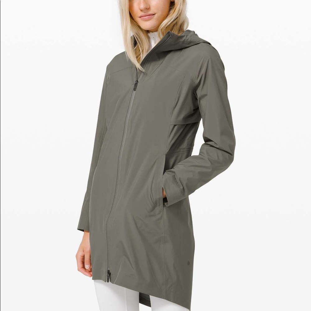 LULULEMON RAIN REBEL SIZE 2 GREY SAGE EXCELLENT
